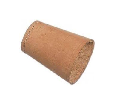 Kožený kelímek na kostky
