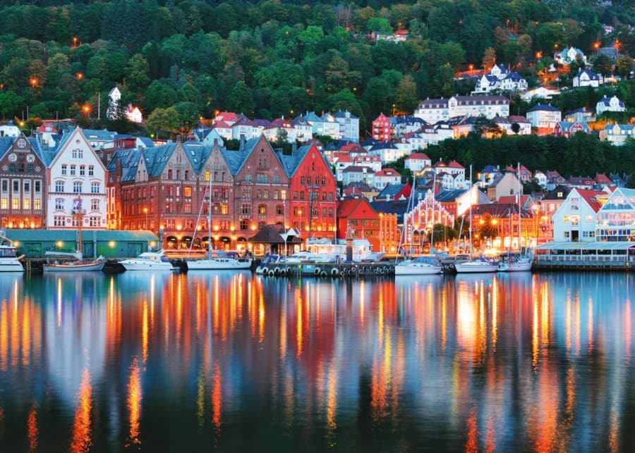 RAVENSBURGER Puzzle Bergen, Norsko 1000 dílků